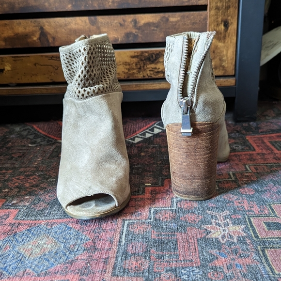 Shoes - Picture 3 of 5